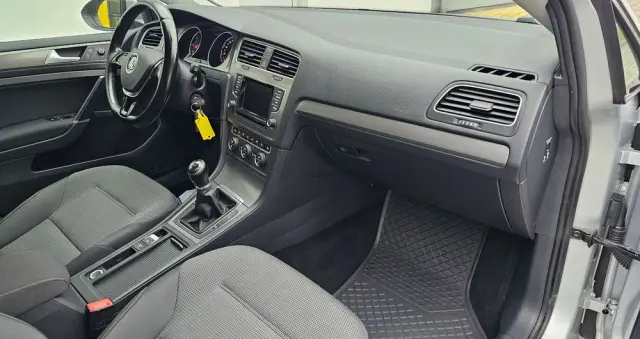 VOLKSWAGEN Golf 1.6 TDI BlueMotion Comfortline