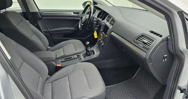 VOLKSWAGEN Golf 1.6 TDI BlueMotion Comfortline