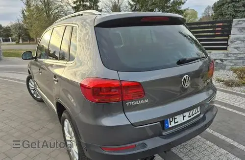 VOLKSWAGEN Tiguan 