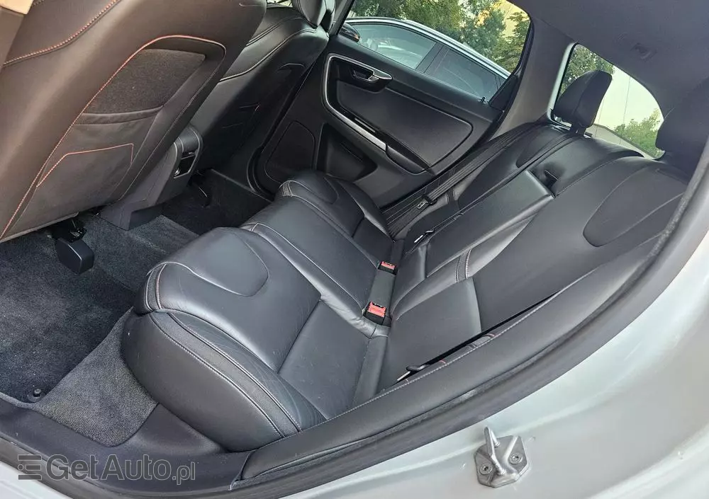 VOLVO XC 60 D3 Drive-E Ocean Race