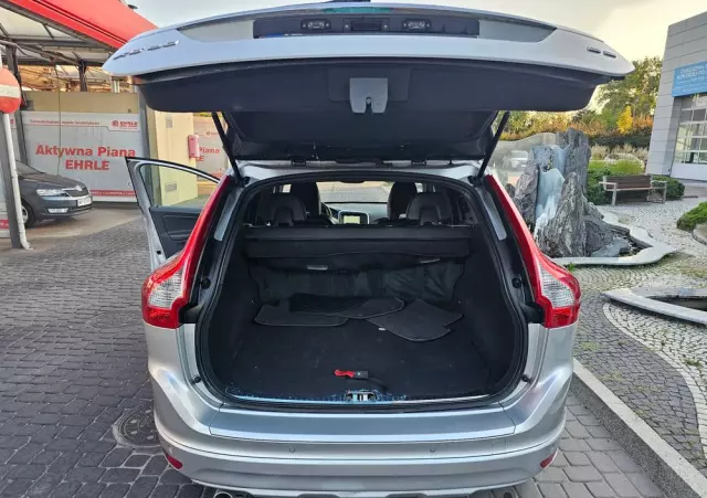 VOLVO XC 60 D3 Drive-E Ocean Race