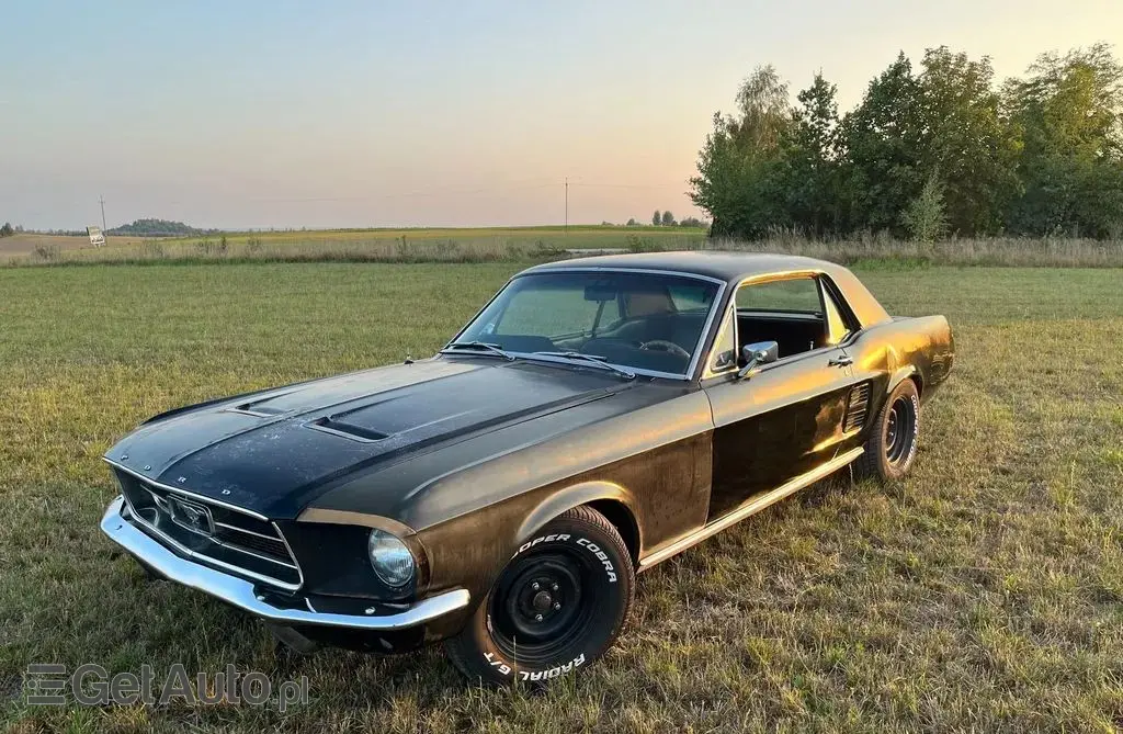 FORD Mustang 