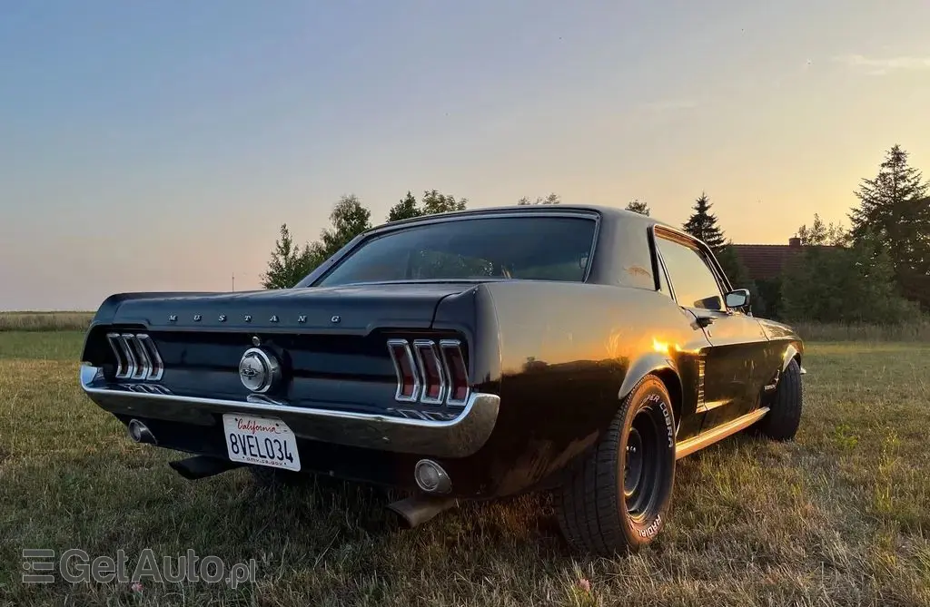 FORD Mustang 