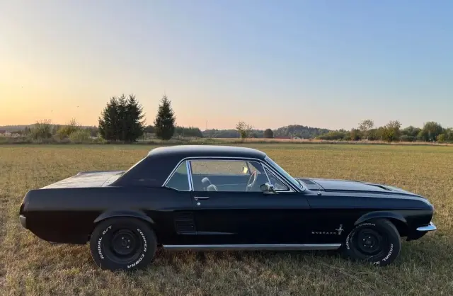 FORD Mustang 