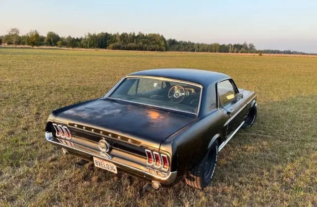 FORD Mustang 