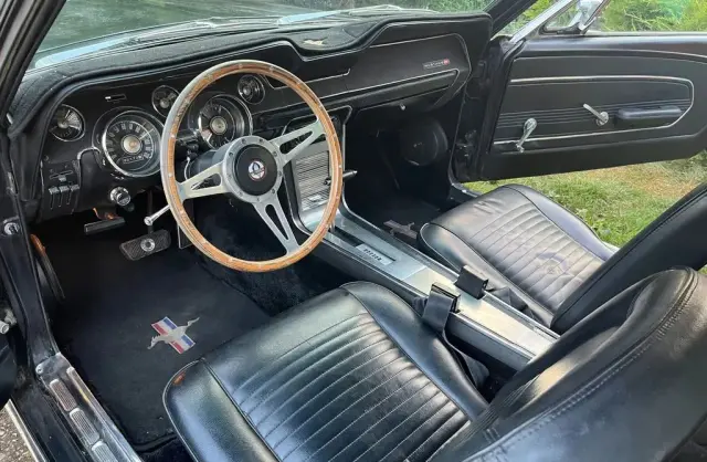 FORD Mustang 
