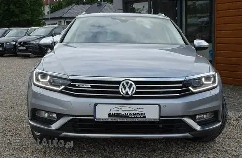 VOLKSWAGEN Passat Alltrack 