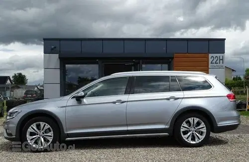 VOLKSWAGEN Passat Alltrack 