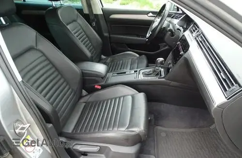 VOLKSWAGEN Passat Alltrack 