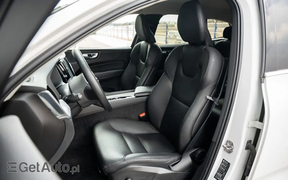 VOLVO XC 60 B4 D Geartronic Momentum Pro