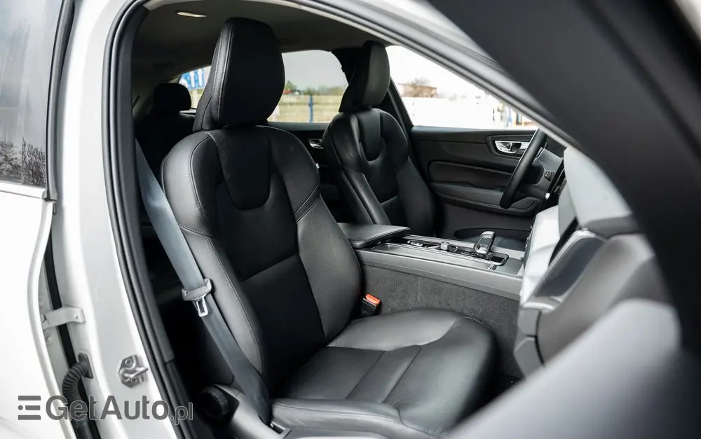 VOLVO XC 60 B4 D Geartronic Momentum Pro