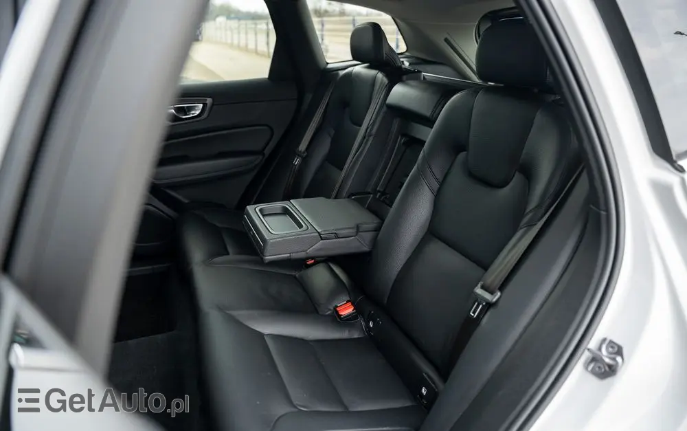VOLVO XC 60 B4 D Geartronic Momentum Pro