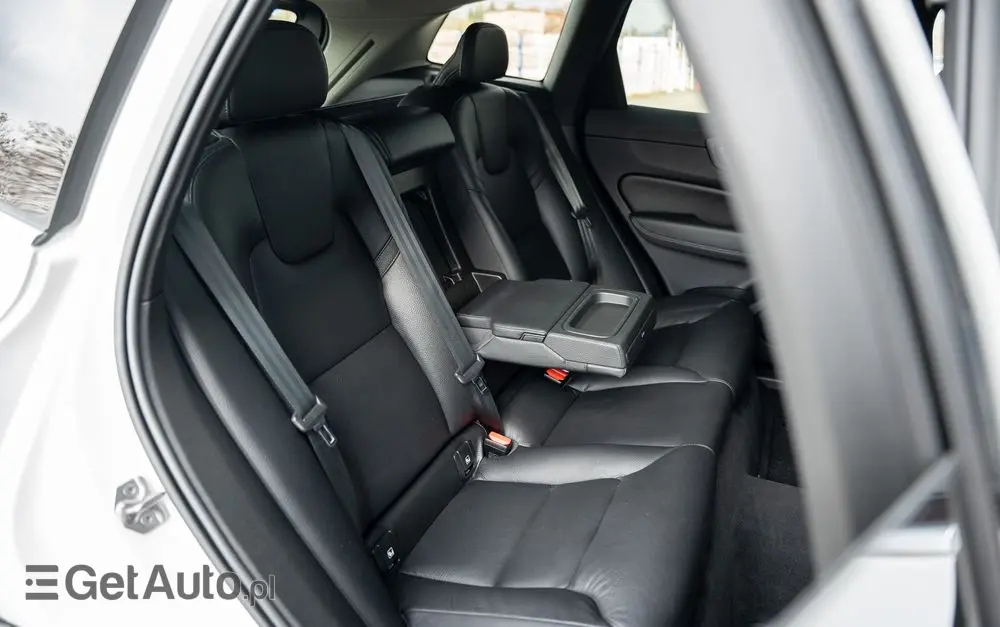 VOLVO XC 60 B4 D Geartronic Momentum Pro