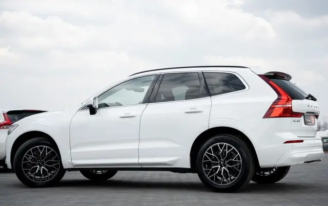 VOLVO XC 60 B4 D Geartronic Momentum Pro