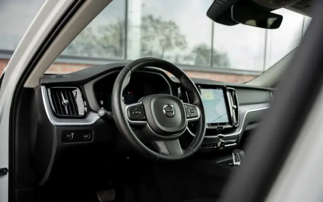 VOLVO XC 60 B4 D Geartronic Momentum Pro