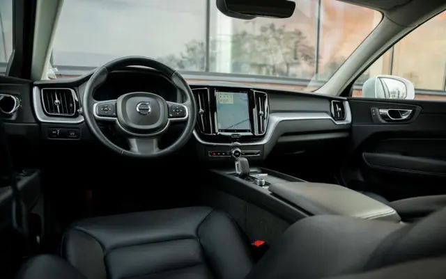 VOLVO XC 60 B4 D Geartronic Momentum Pro
