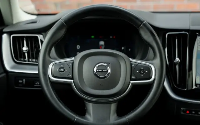 VOLVO XC 60 B4 D Geartronic Momentum Pro