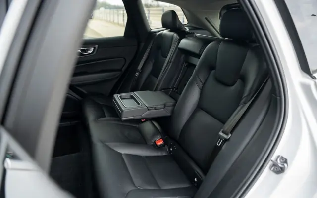 VOLVO XC 60 B4 D Geartronic Momentum Pro
