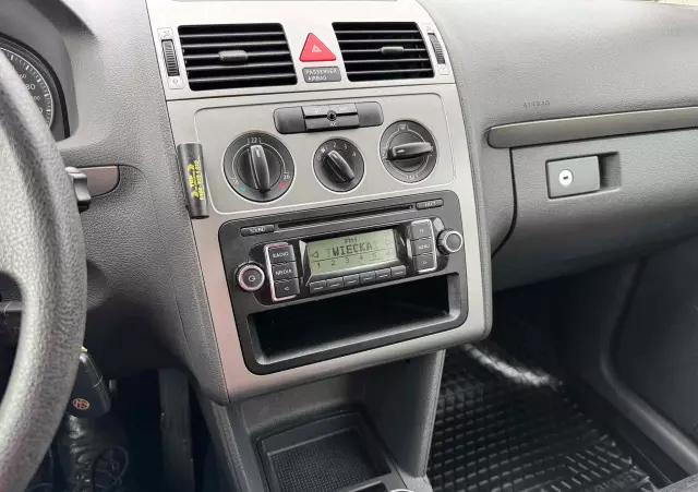 VOLKSWAGEN Touran 1.9 TDI Conceptline