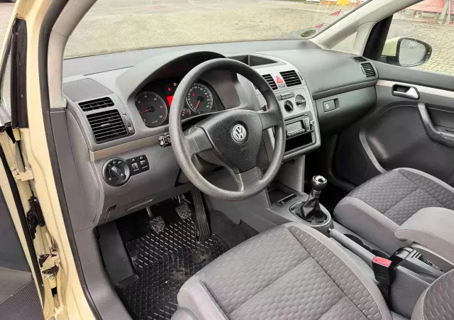 VOLKSWAGEN Touran 1.9 TDI Conceptline