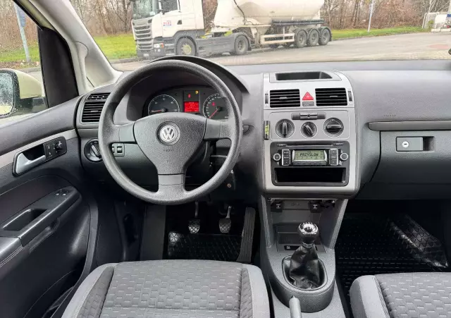 VOLKSWAGEN Touran 1.9 TDI Conceptline