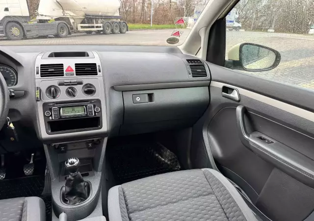 VOLKSWAGEN Touran 1.9 TDI Conceptline