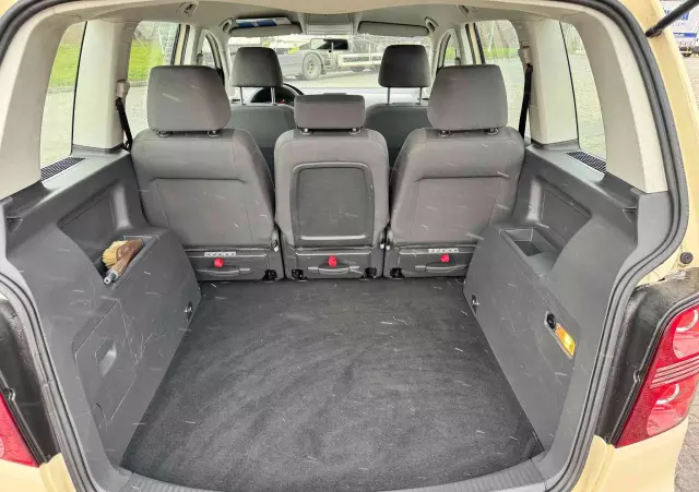 VOLKSWAGEN Touran 1.9 TDI Conceptline