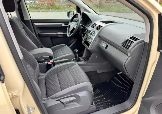 VOLKSWAGEN Touran 1.9 TDI Conceptline