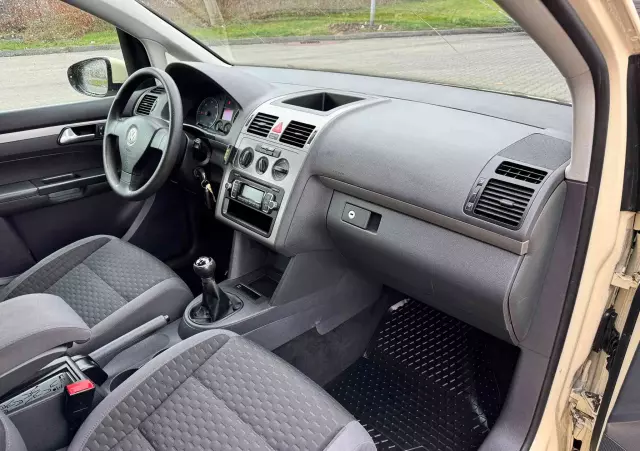 VOLKSWAGEN Touran 1.9 TDI Conceptline