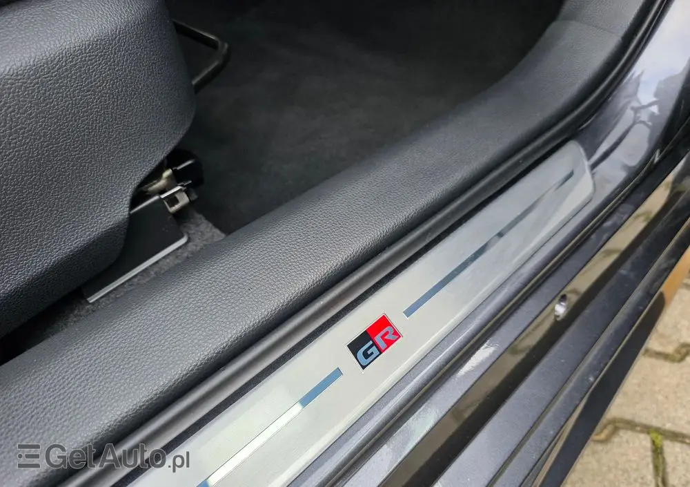 TOYOTA Corolla 1.8 Hybrid GR Sport