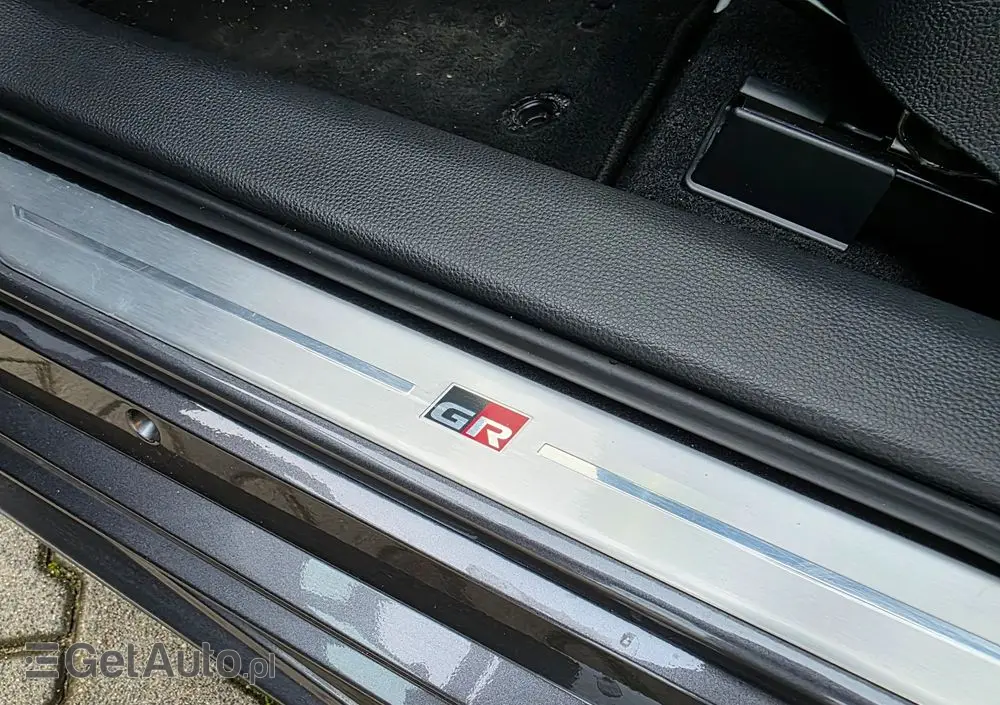 TOYOTA Corolla 1.8 Hybrid GR Sport