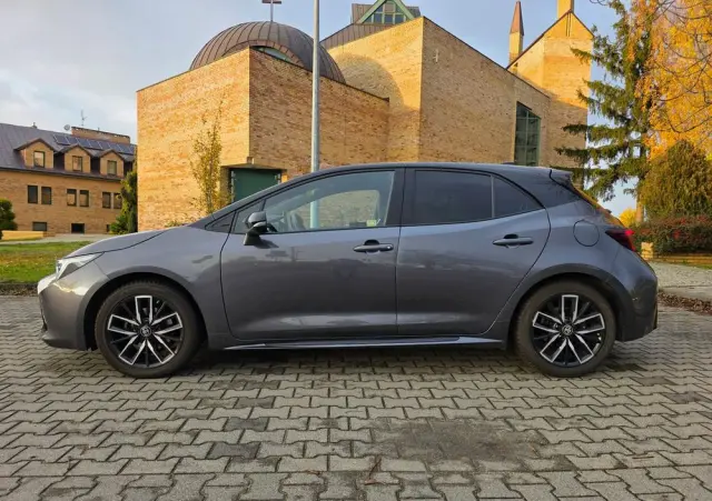 TOYOTA Corolla 1.8 Hybrid GR Sport