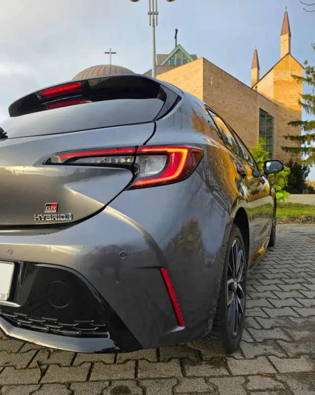 TOYOTA Corolla 1.8 Hybrid GR Sport