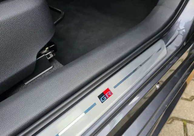 TOYOTA Corolla 1.8 Hybrid GR Sport