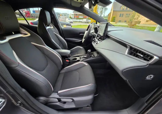 TOYOTA Corolla 1.8 Hybrid GR Sport