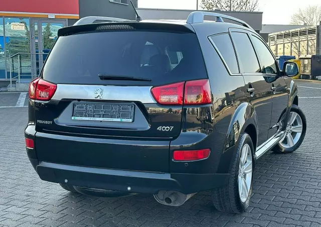 PEUGEOT 4007 