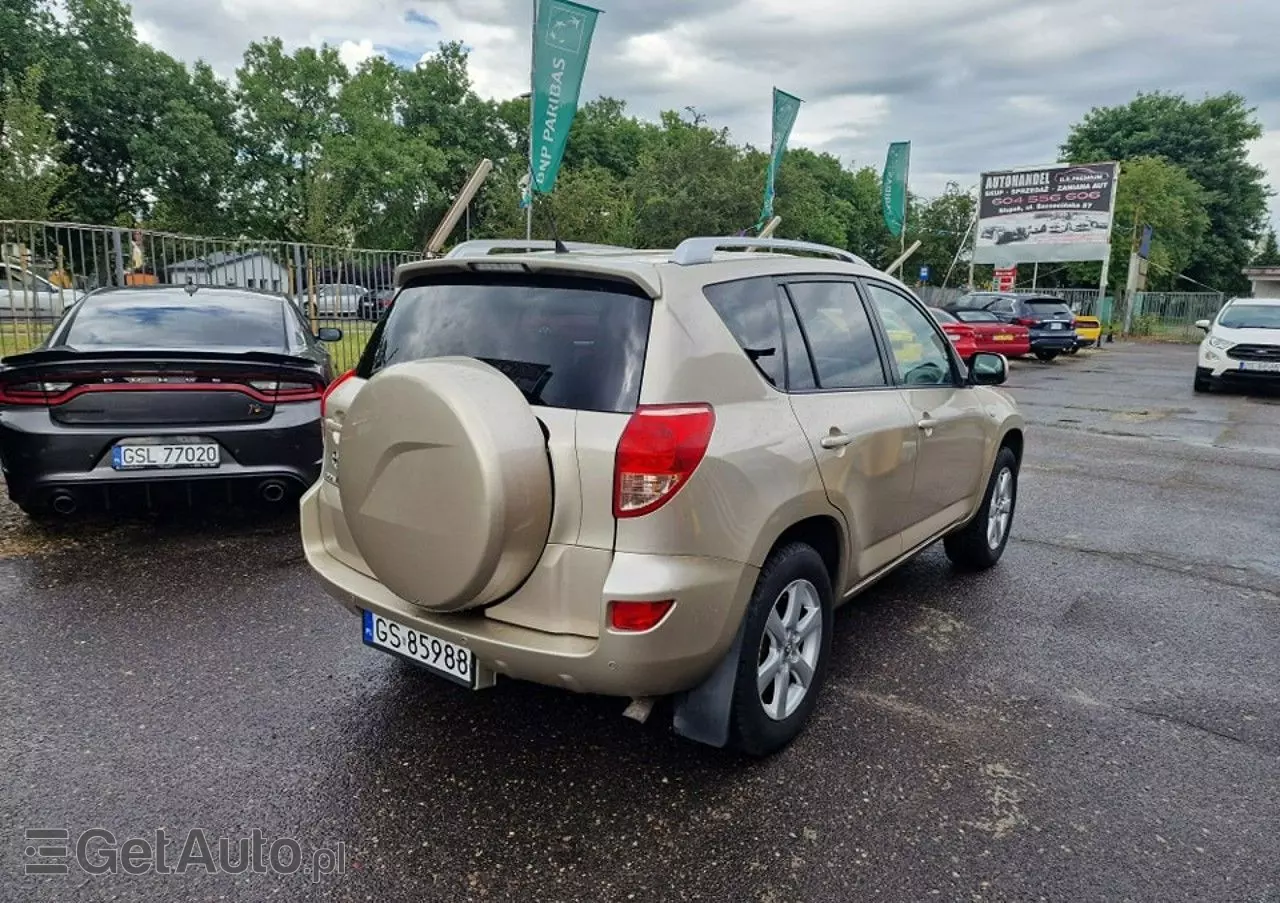 TOYOTA RAV4 2.0 4x4 Team