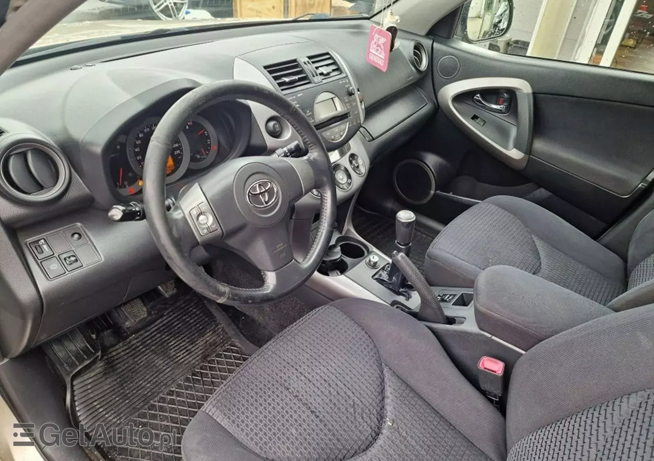 TOYOTA RAV4 2.0 4x4 Team