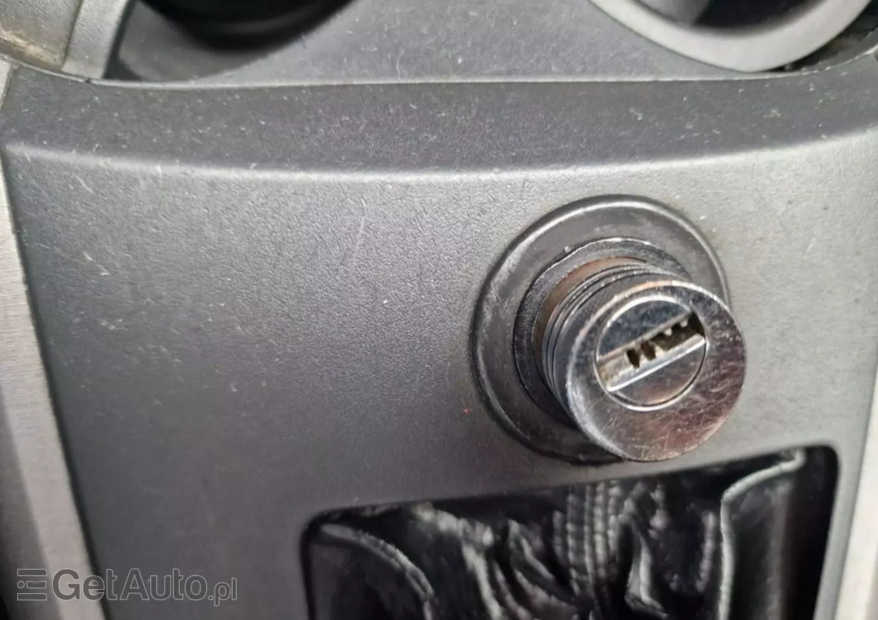 TOYOTA RAV4 2.0 4x4 Team