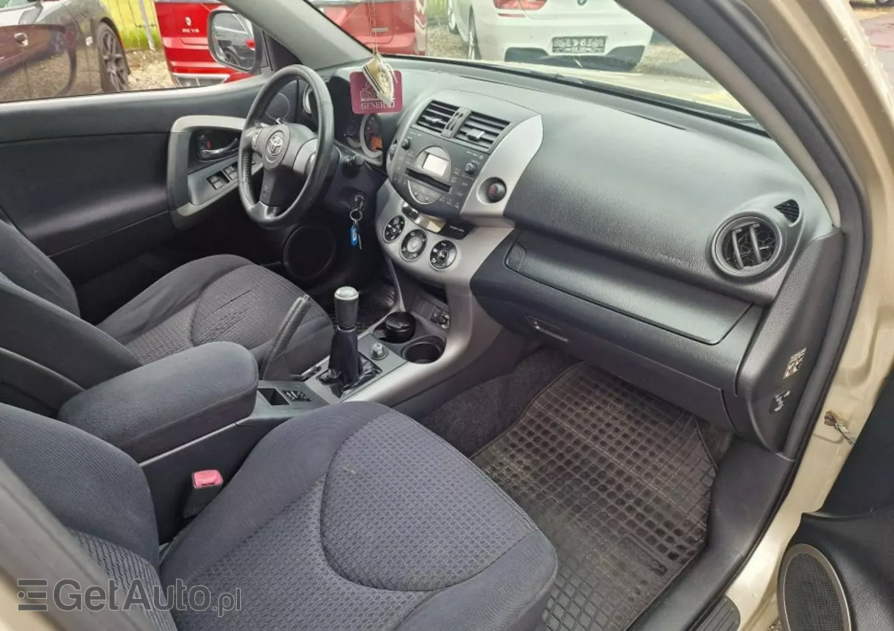 TOYOTA RAV4 2.0 4x4 Team