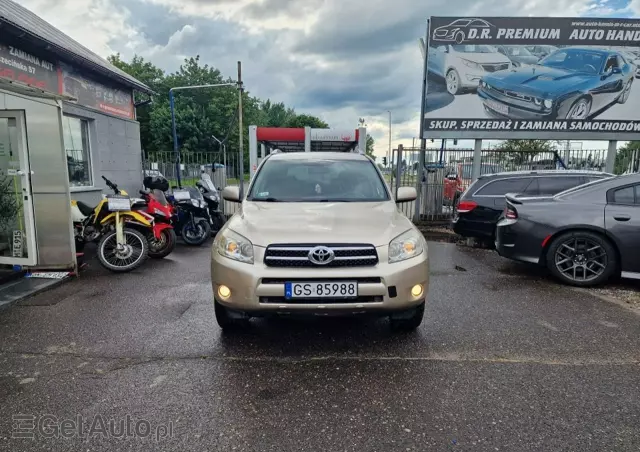 TOYOTA RAV4 2.0 4x4 Team