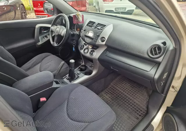 TOYOTA RAV4 2.0 4x4 Team