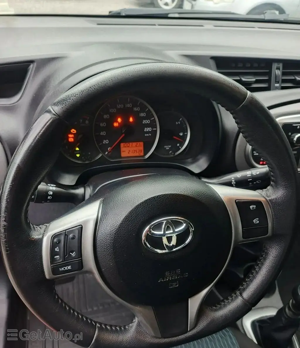 TOYOTA Yaris 