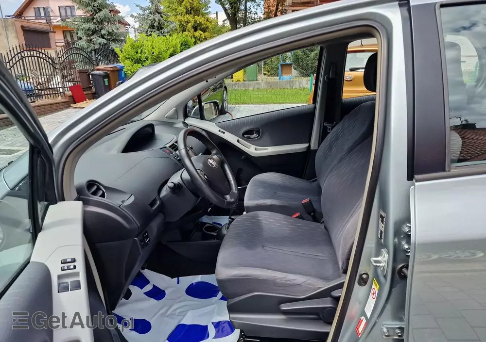 TOYOTA Yaris 1.33 VVT-i Sol