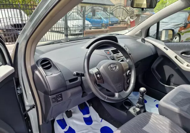 TOYOTA Yaris 1.33 VVT-i Sol
