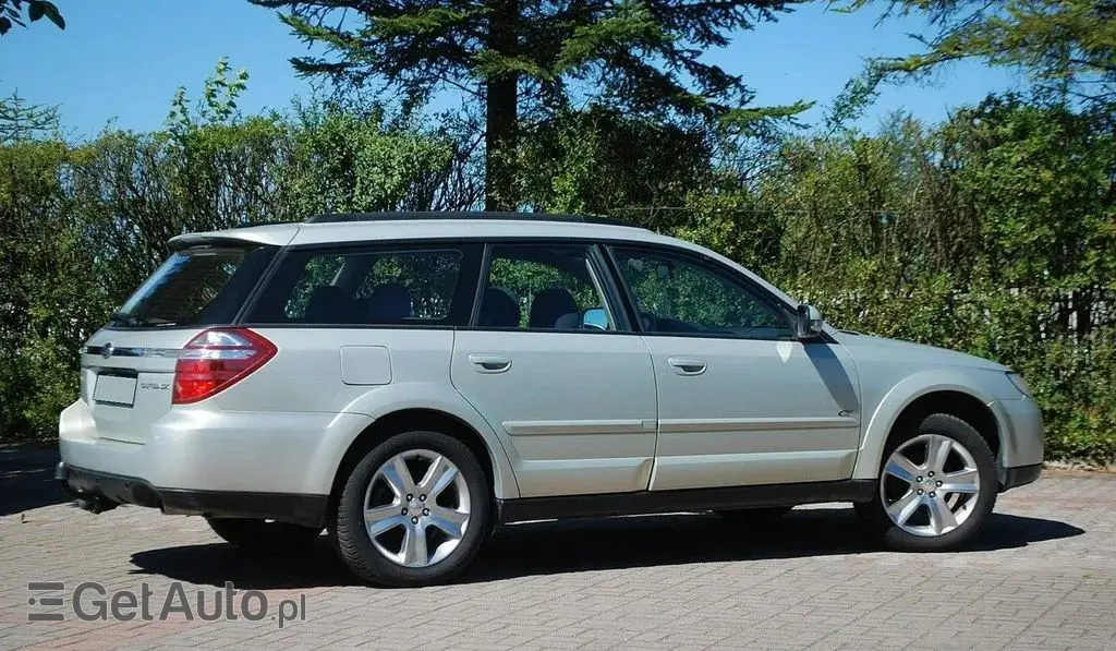 SUBARU Outback 