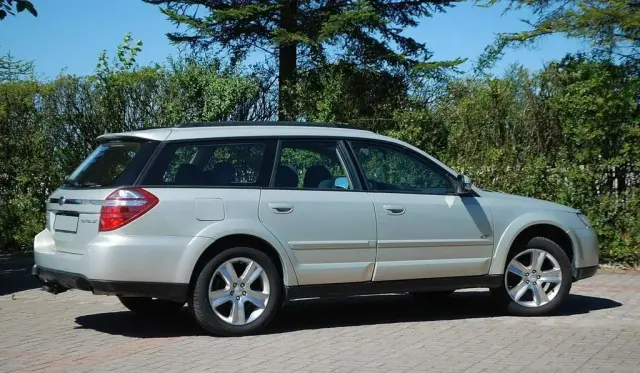 SUBARU Outback 