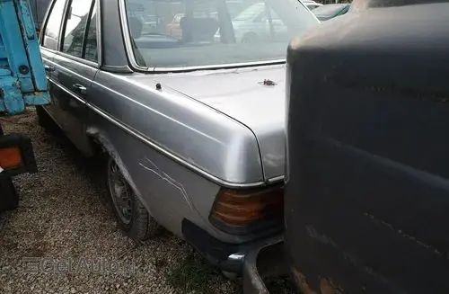 MERCEDES-BENZ W123 