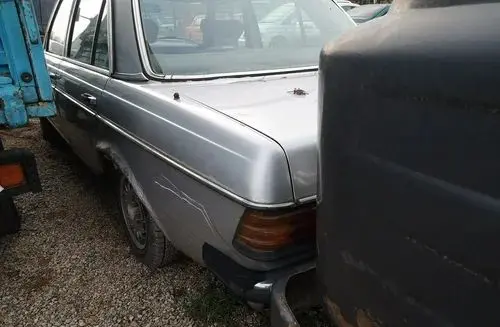 MERCEDES-BENZ W123 