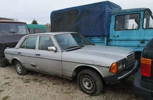 MERCEDES-BENZ W123 